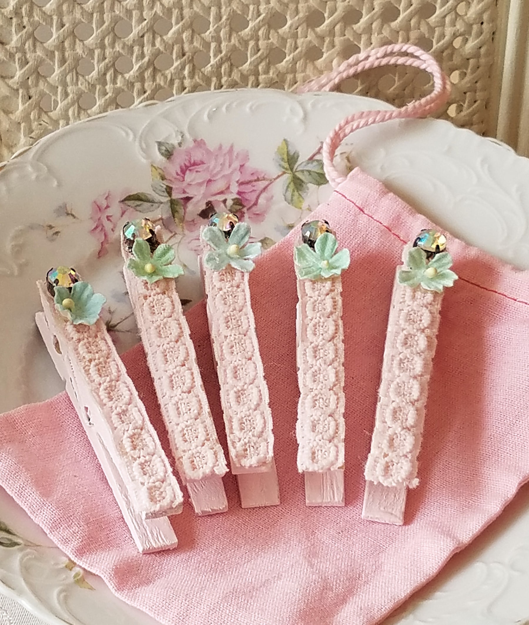 Pink-Lace-Clothes-Pins